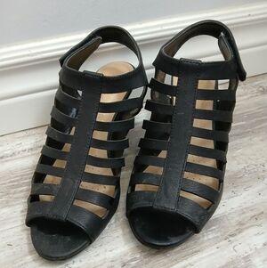 Streetwear Society Black Strappy Low Heels Women’s Size 6 Sandals